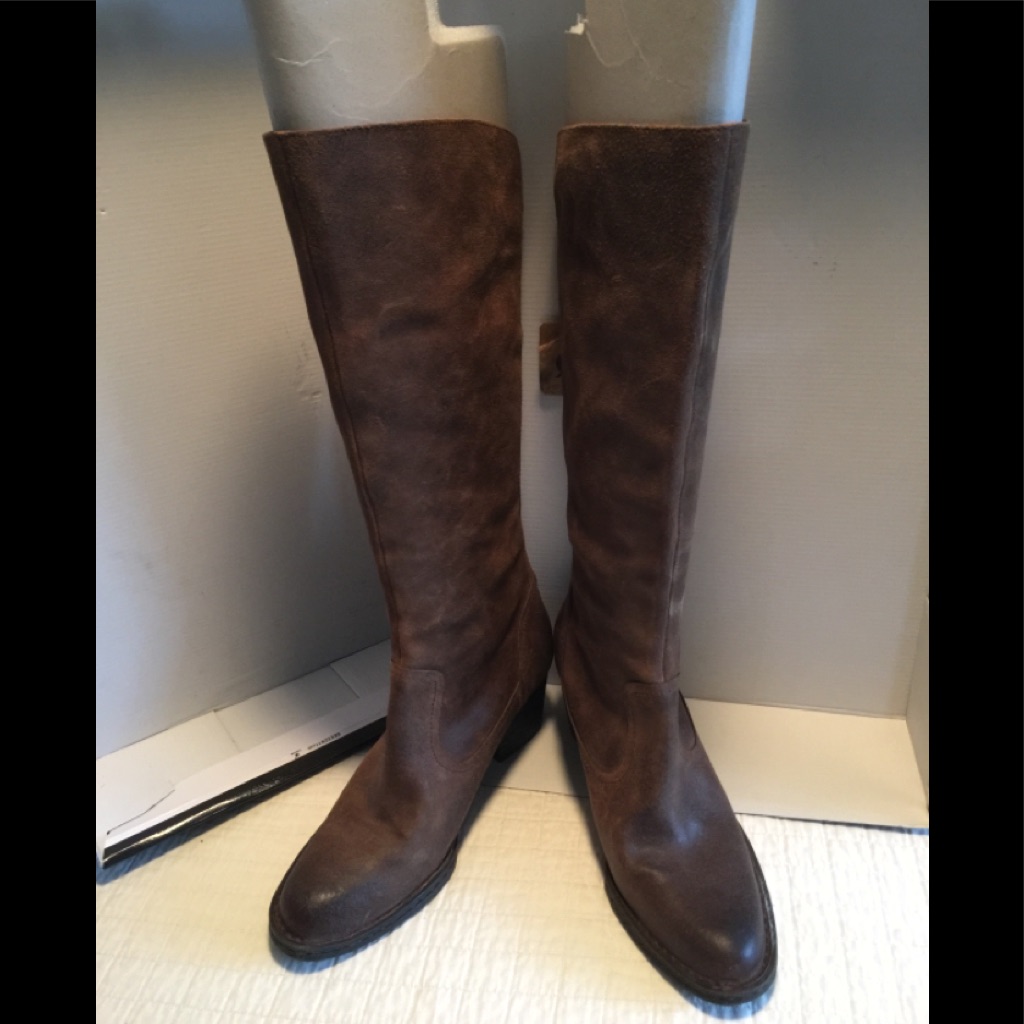 Nwt Born Brown Distressed Leather High Boots W/Back Zipper.